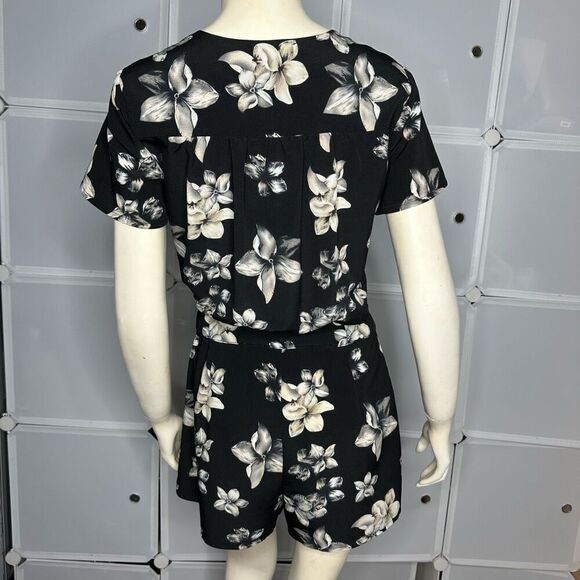Ecru Lab Floral Cutout Shirts Romper Size Medium - Picture 2 of 16